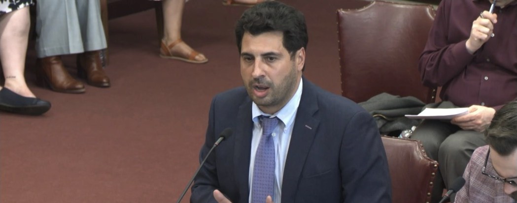 Lou Riley testifying at the Rhode Island State House
